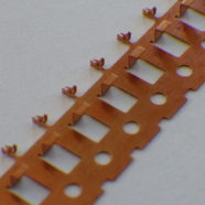□0.6mm微細形状コネクタ用端子部品サムネイル