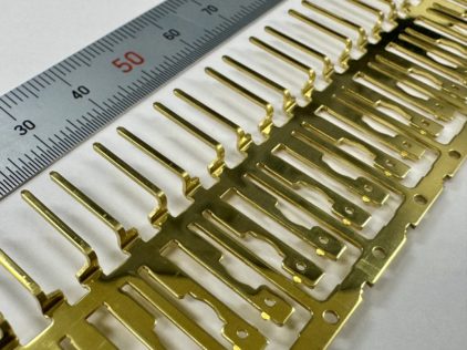 車載センサ用 C2600R-12H製センター端子