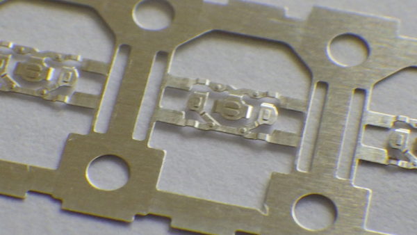 0.05mm以下の極薄板プレス加工をするための方法とは？ | 薄板プレス