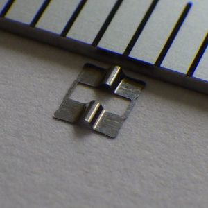 ステンレス製 極薄板バネ