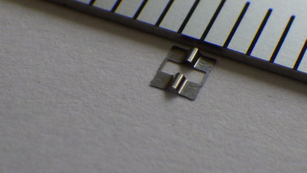 ステンレス製 極薄板バネ