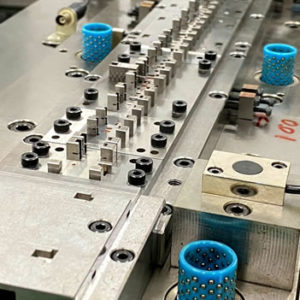 順送プレス加工における４つの反り対策方法とは？